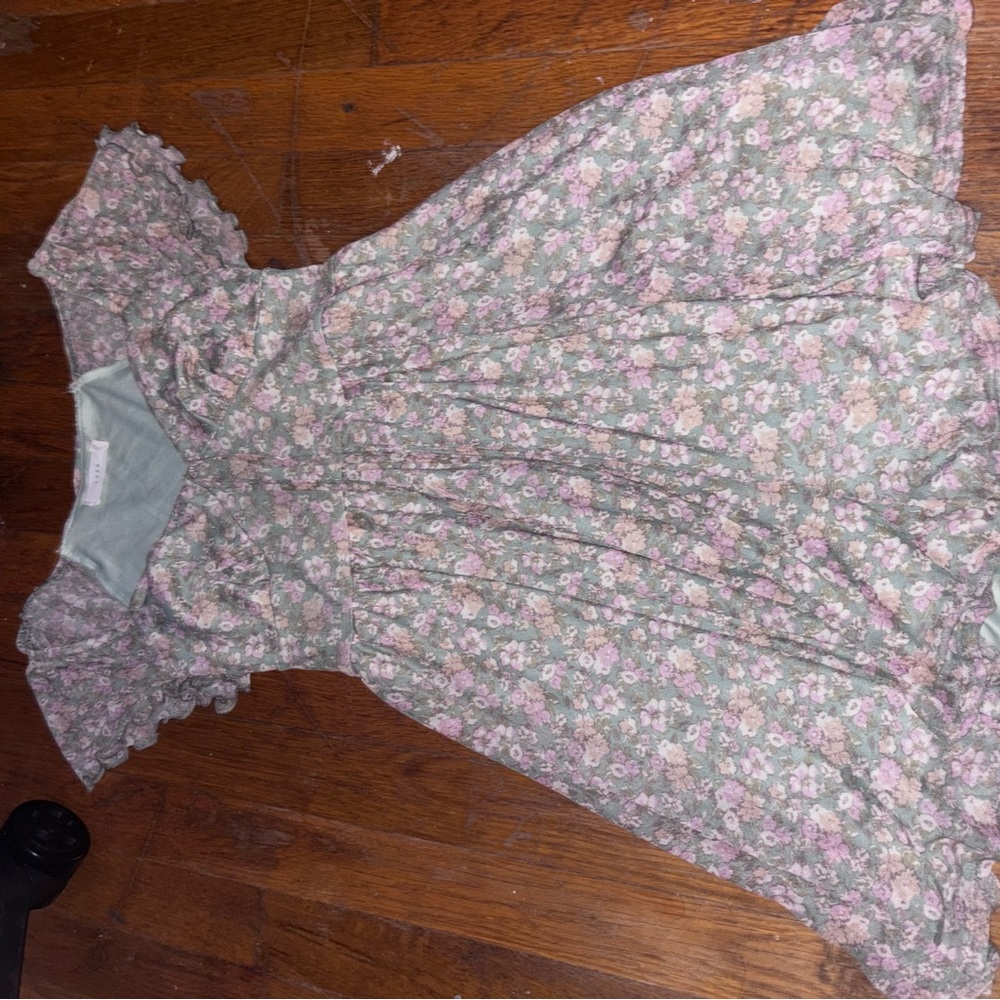 Lush Floral Patterned Fabric - image 1